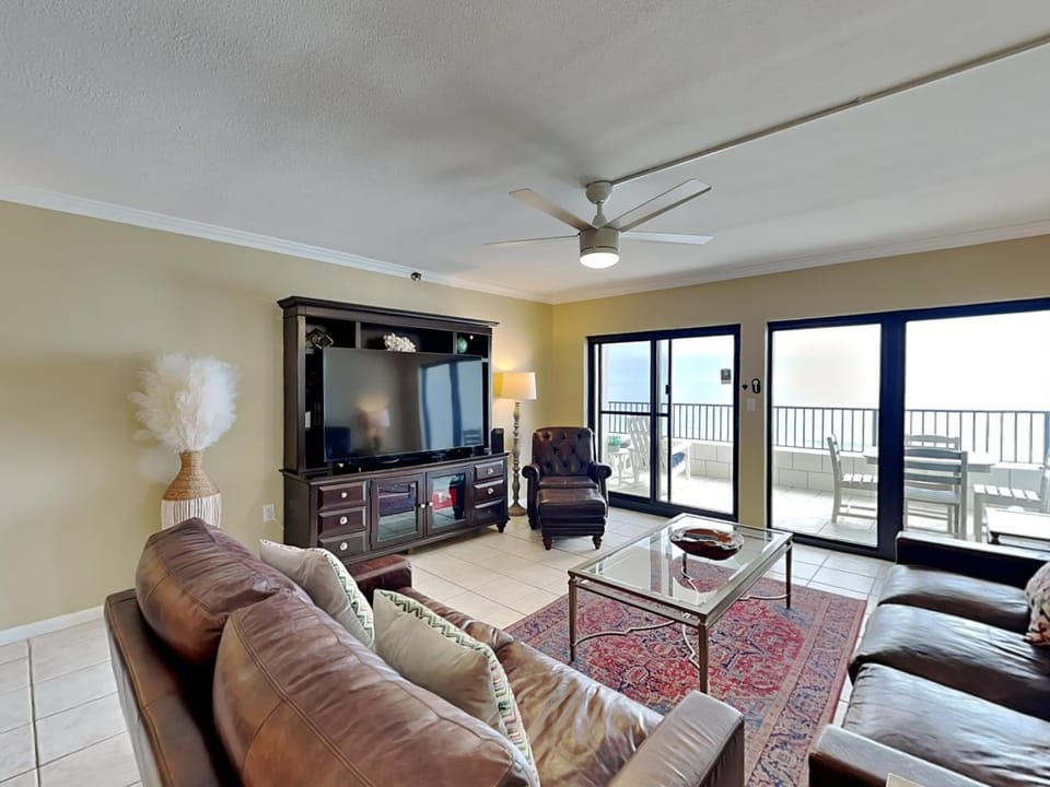 TV and multimedia, Balcony/Terrace, Living room, Seating area, furniture