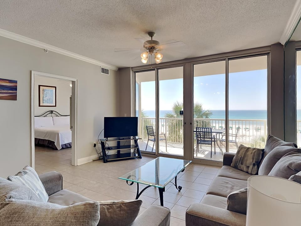 TV and multimedia, Balcony/Terrace, Living room, Seating area, Beach, Bedroom, Sea view, furniture