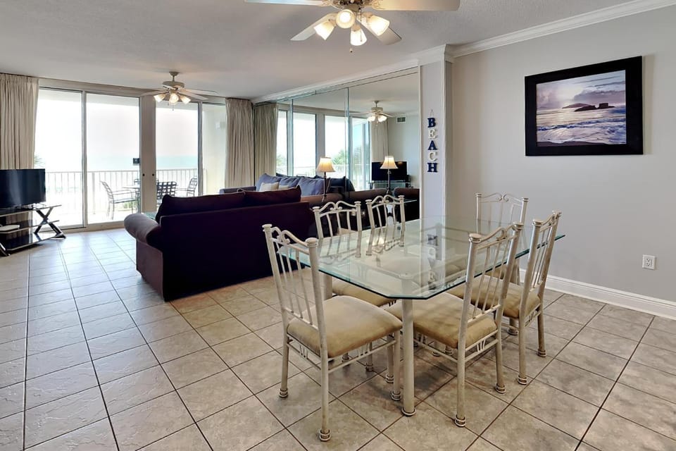 TV and multimedia, View (from property/room), Balcony/Terrace, Living room, Seating area, Dining area, Sea view, furniture