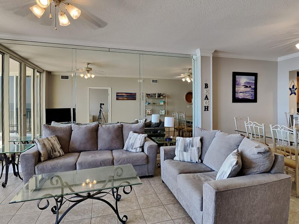 TV and multimedia, Living room, Seating area, Dining area, furniture