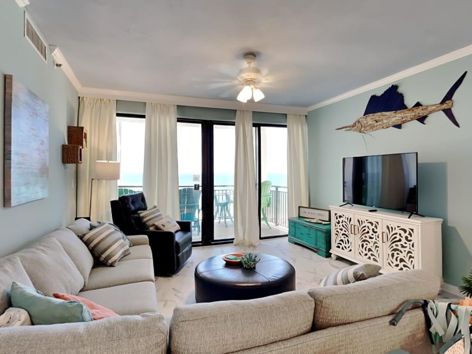 TV and multimedia, View (from property/room), Balcony/Terrace, Living room, Seating area, Sea view, furniture