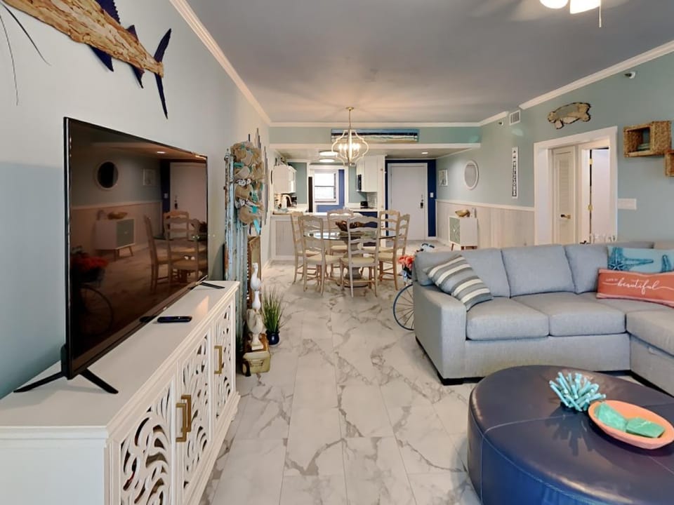 TV and multimedia, Balcony/Terrace, Kitchen or kitchenette, Living room, Seating area, Dining area, furniture, air conditioner