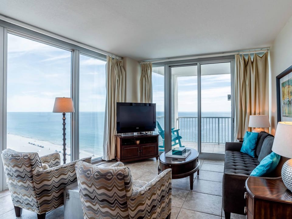 TV and multimedia, Balcony/Terrace, Living room, Seating area, Beach, Sea view, furniture