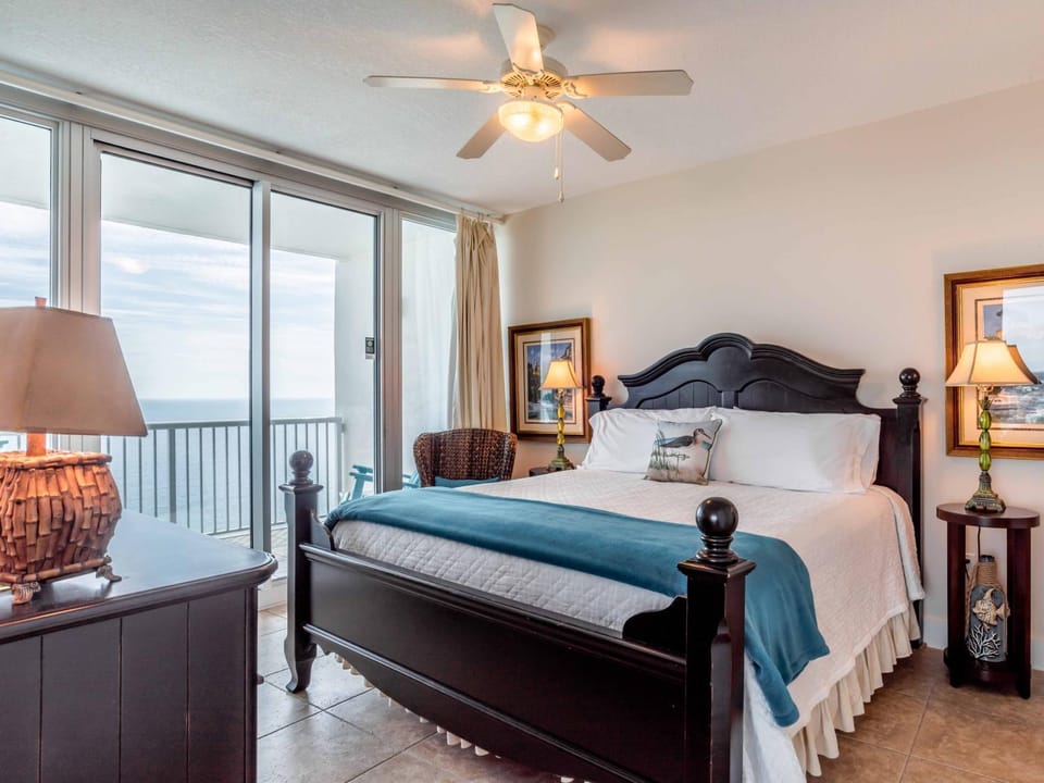 Bed, Balcony/Terrace, Bedroom, Sea view