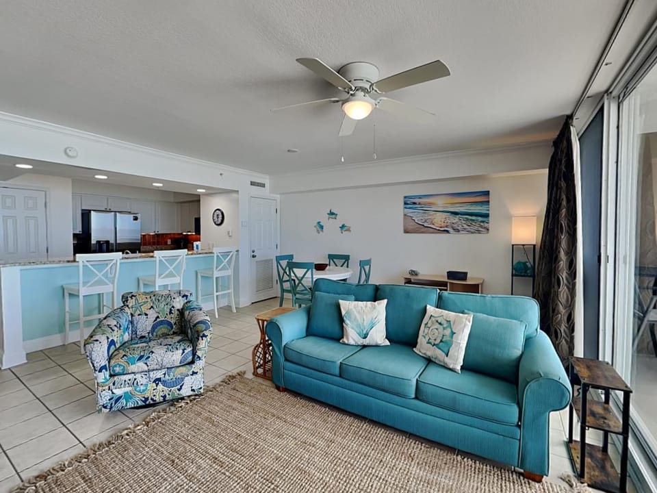 Kitchen or kitchenette, Living room, Seating area, Dining area, furniture