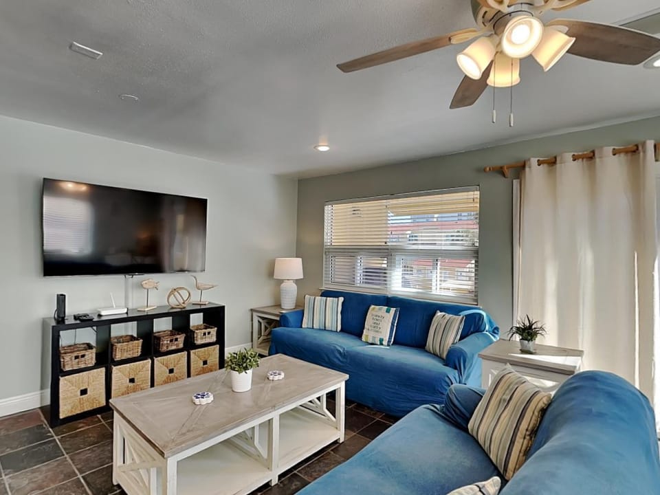 TV and multimedia, Living room, Seating area, furniture