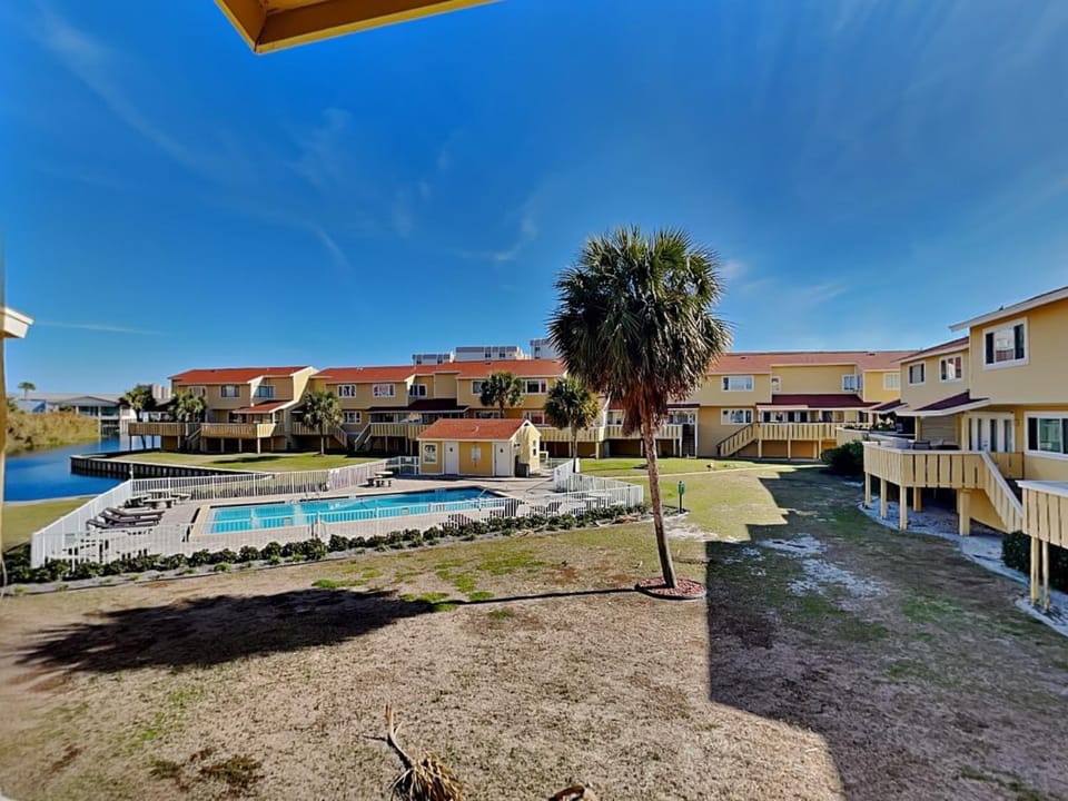 Property building, Natural landscape, Bird's eye view, Swimming pool