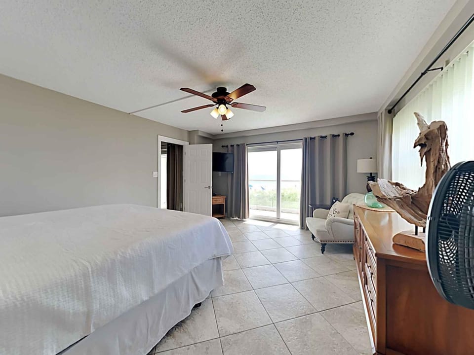 Bed, Balcony/Terrace, Seating area, Bedroom, furniture