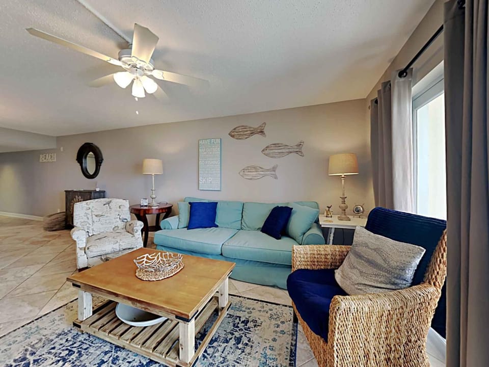Living room, Seating area, furniture