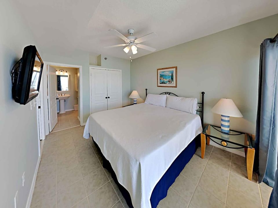Bed, Bathroom, TV and multimedia, Bedroom, furniture
