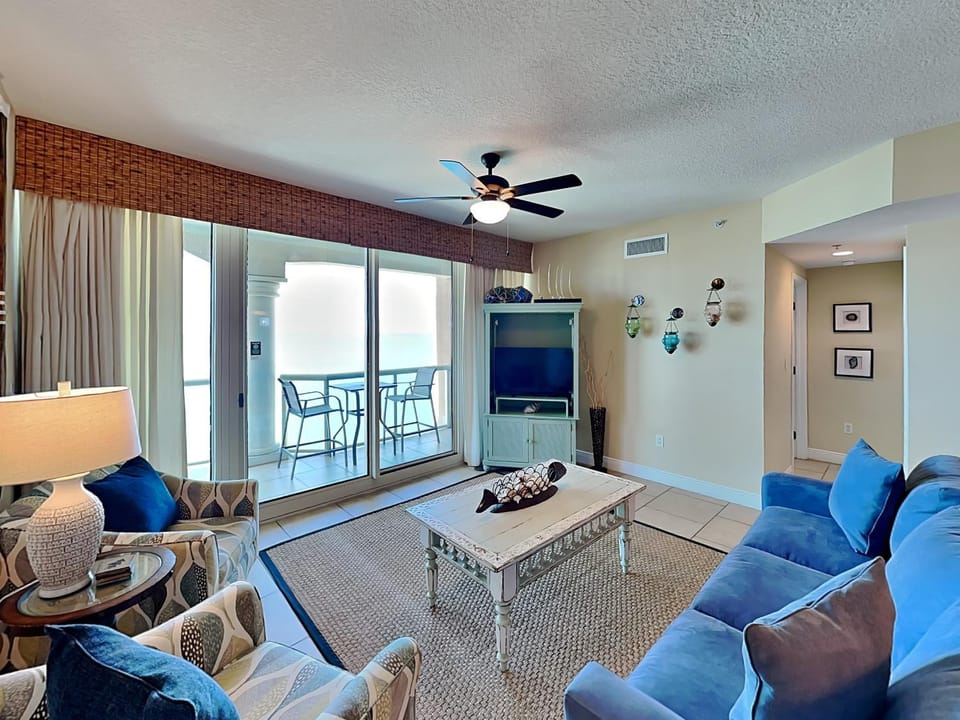 TV and multimedia, Balcony/Terrace, Living room, Seating area, furniture, air conditioner