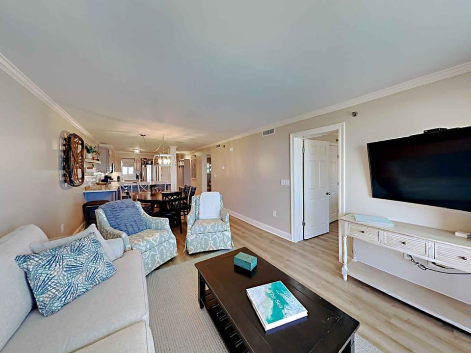 TV and multimedia, Living room, Seating area, Dining area, furniture, air conditioner