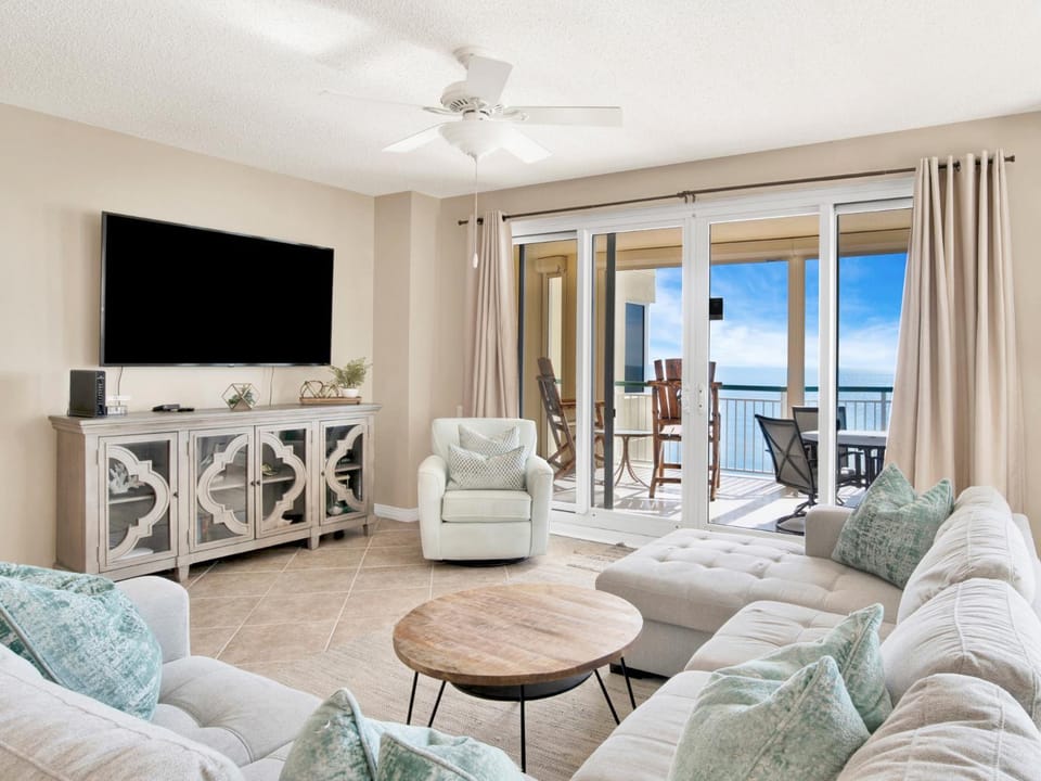 TV and multimedia, Balcony/Terrace, Living room, Seating area, Sea view, furniture