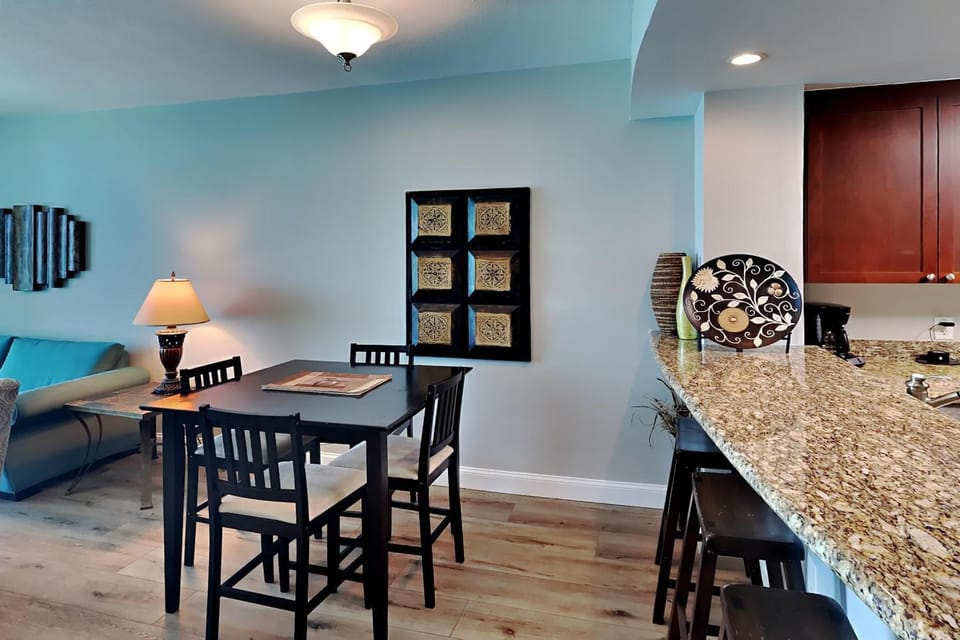 Kitchen or kitchenette, Living room, Seating area, Dining area, furniture