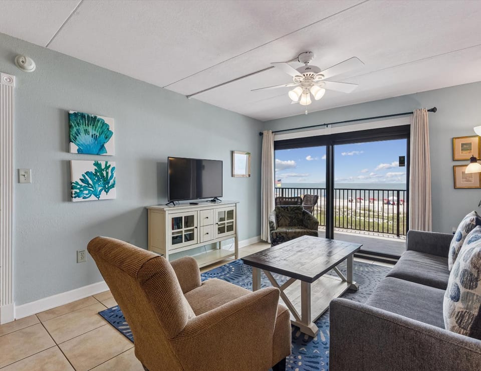 TV and multimedia, View (from property/room), Balcony/Terrace, Living room, Seating area, Beach, Sea view