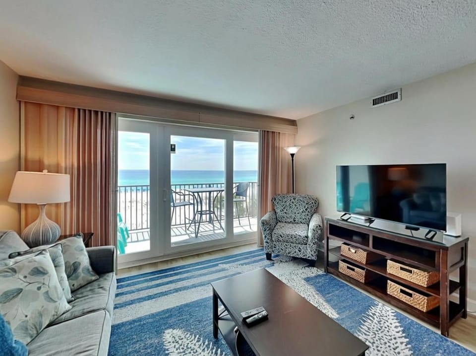 TV and multimedia, Balcony/Terrace, Living room, Seating area, Sea view, furniture, air conditioner
