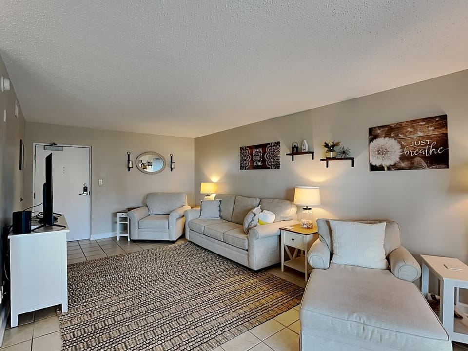 TV and multimedia, Living room, Seating area, furniture