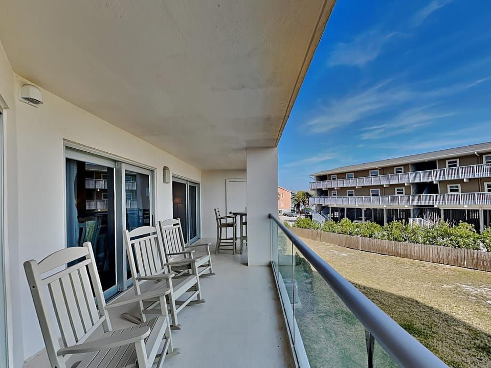 Balcony/Terrace, Seating area, furniture