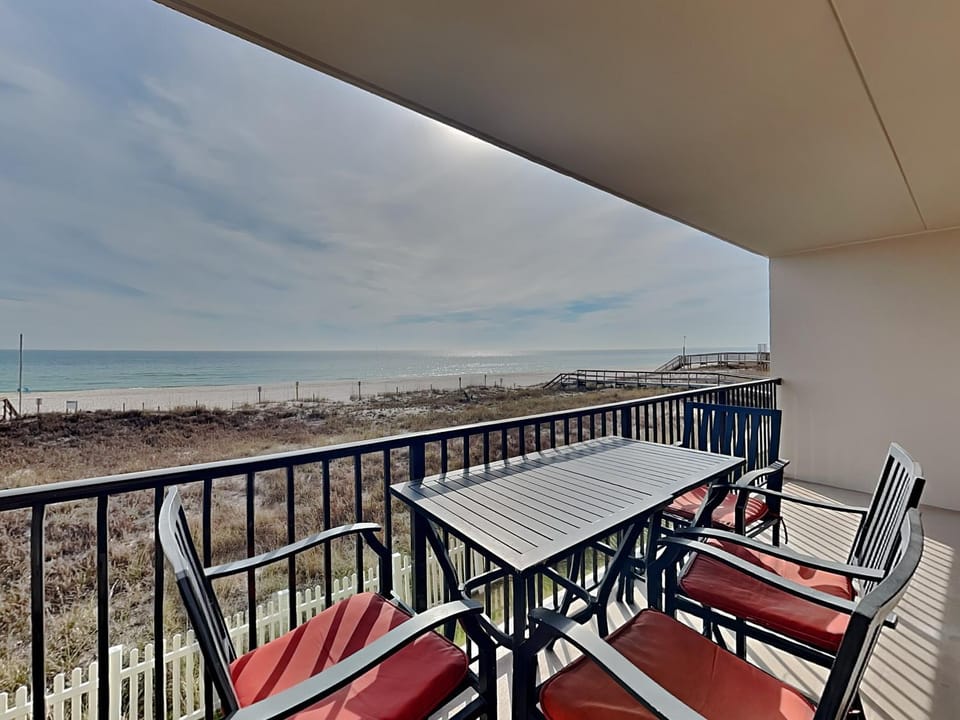 Balcony/Terrace, Seating area, Dining area, Beach, Sea view