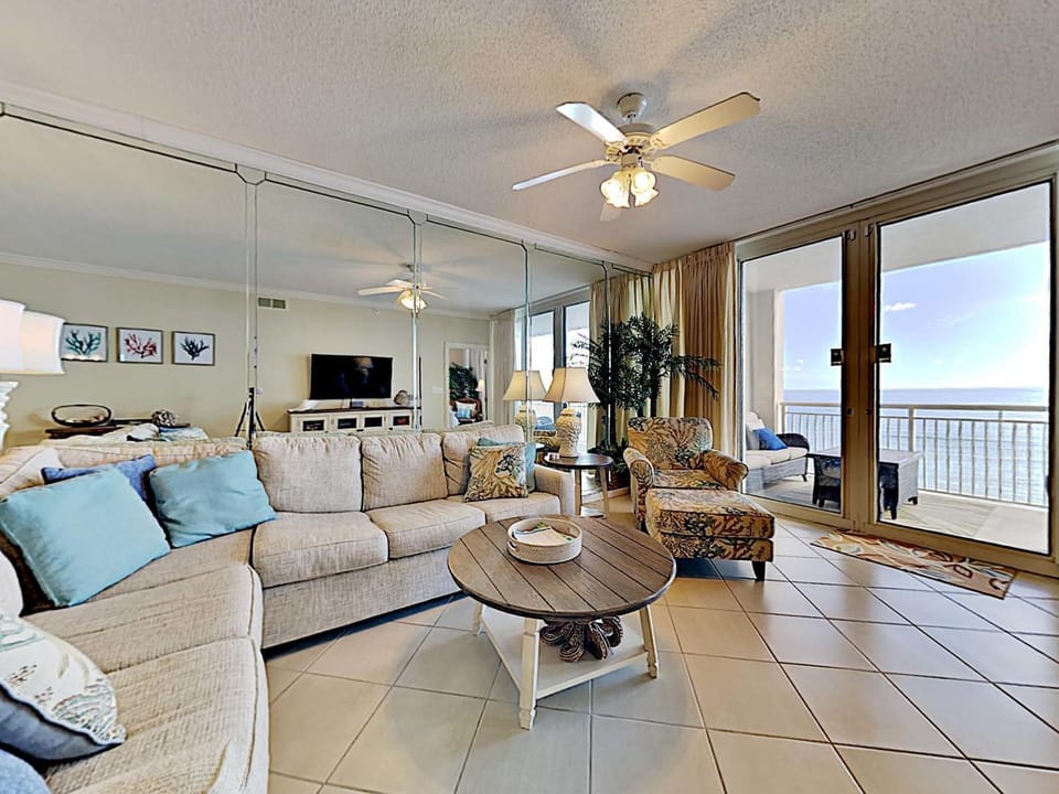 TV and multimedia, Balcony/Terrace, Living room, Seating area, Sea view, furniture
