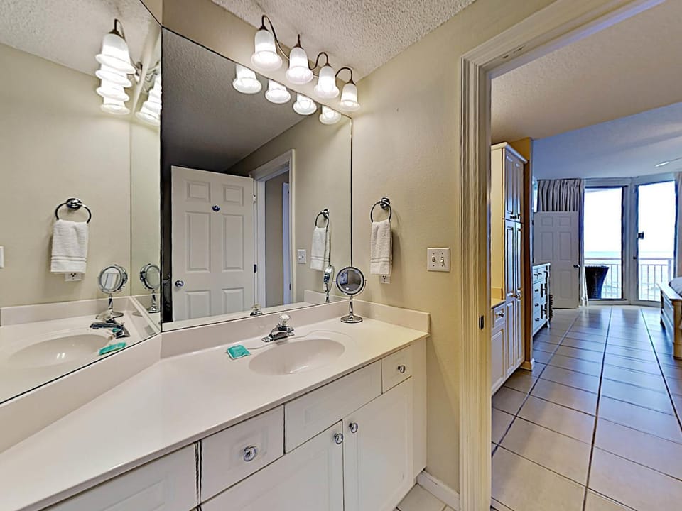 Bathroom, View (from property/room), Sea view, towels