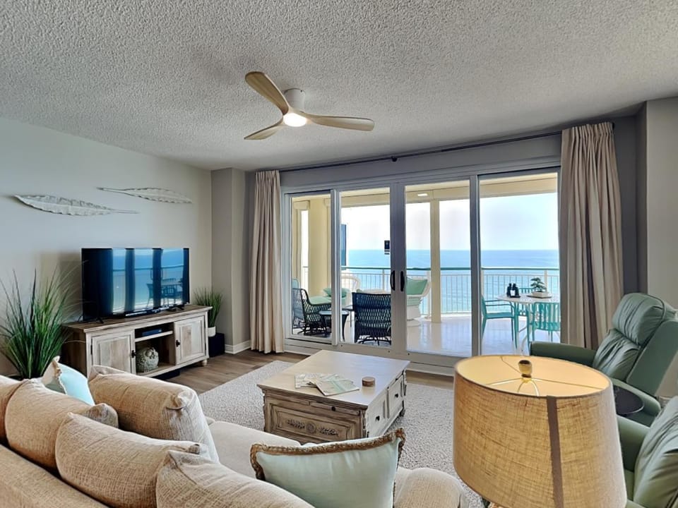 TV and multimedia, Balcony/Terrace, Living room, Seating area, Sea view, furniture