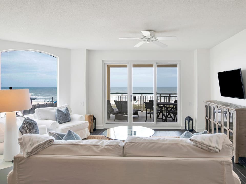 TV and multimedia, Balcony/Terrace, Living room, Seating area, Beach, Sea view, furniture