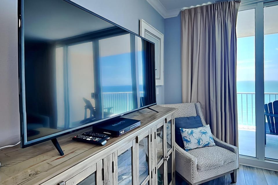 TV and multimedia, View (from property/room), Balcony/Terrace, Living room, Seating area, Sea view, furniture