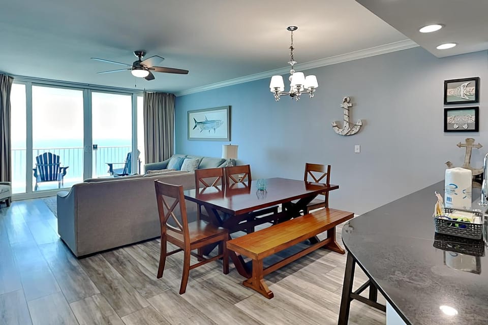 View (from property/room), Balcony/Terrace, Living room, Seating area, Dining area, Sea view, furniture