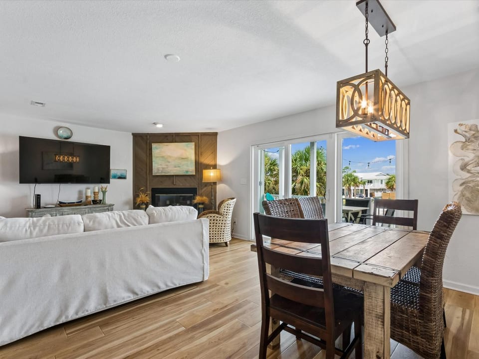 Patio, Garden, TV and multimedia, Balcony/Terrace, Living room, Seating area, Dining area, fireplace, furniture