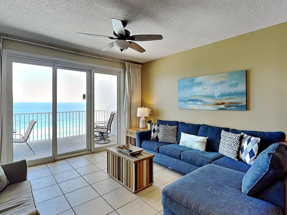Balcony/Terrace, Living room, Seating area, Sea view, furniture