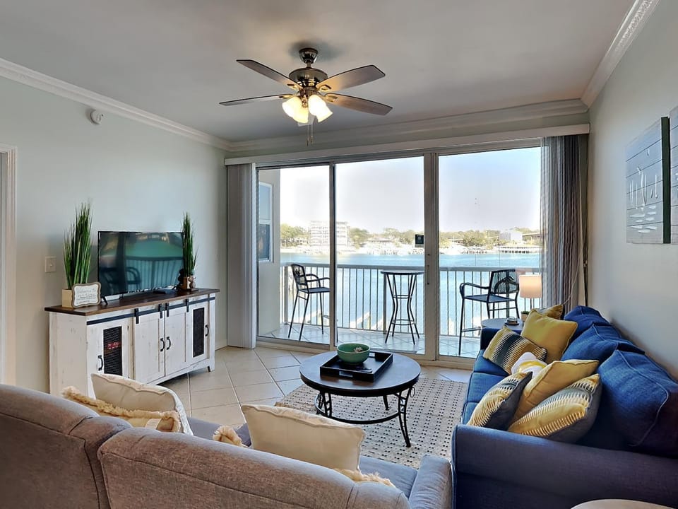 TV and multimedia, Balcony/Terrace, Living room, Seating area, Sea view, furniture