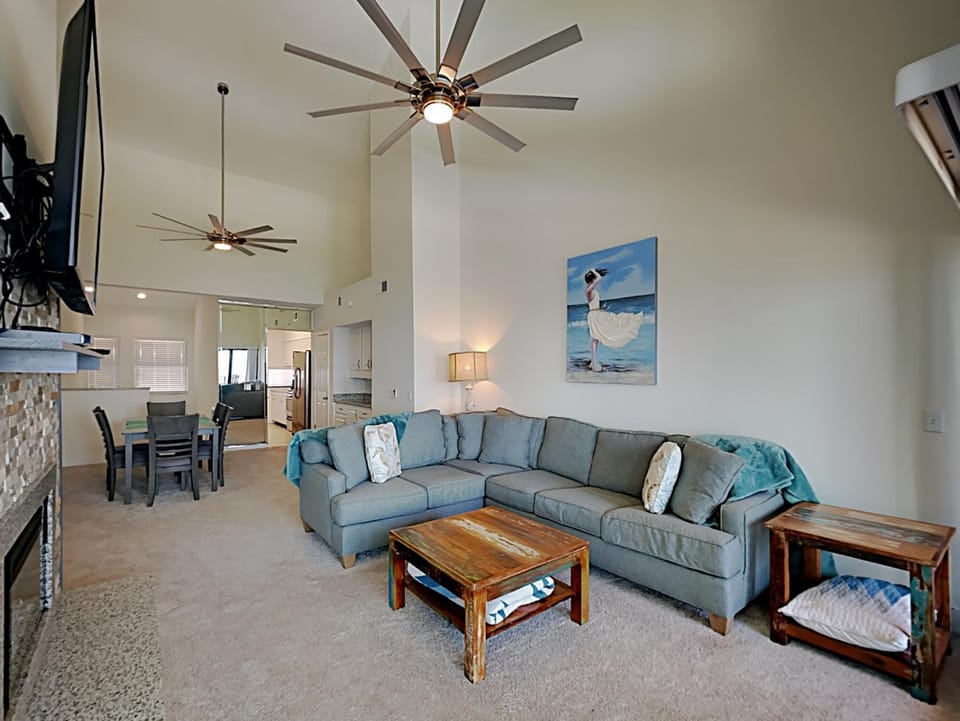 TV and multimedia, Living room, Seating area, Dining area, furniture