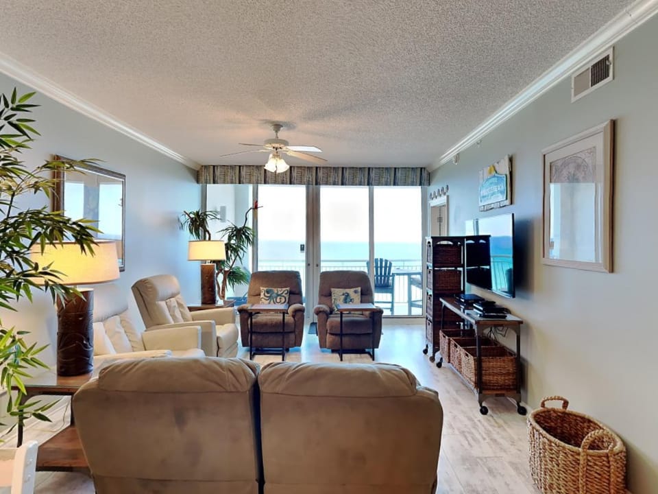 TV and multimedia, Balcony/Terrace, Living room, Seating area, Sea view, furniture, air conditioner