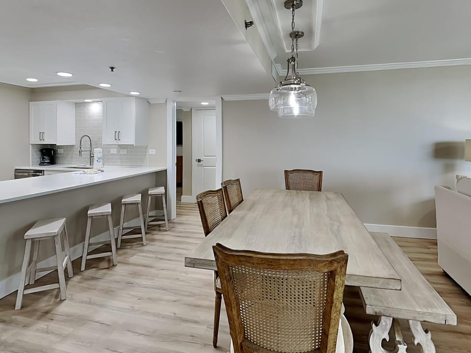 Kitchen or kitchenette, Seating area, Dining area, furniture