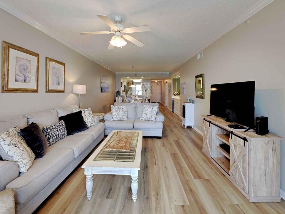TV and multimedia, Living room, Seating area, Dining area, furniture