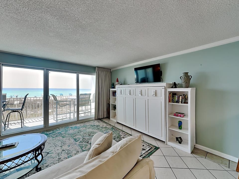 TV and multimedia, Balcony/Terrace, Living room, Seating area, Sea view, furniture