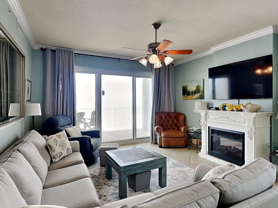 TV and multimedia, Balcony/Terrace, Living room, Seating area, fireplace, furniture