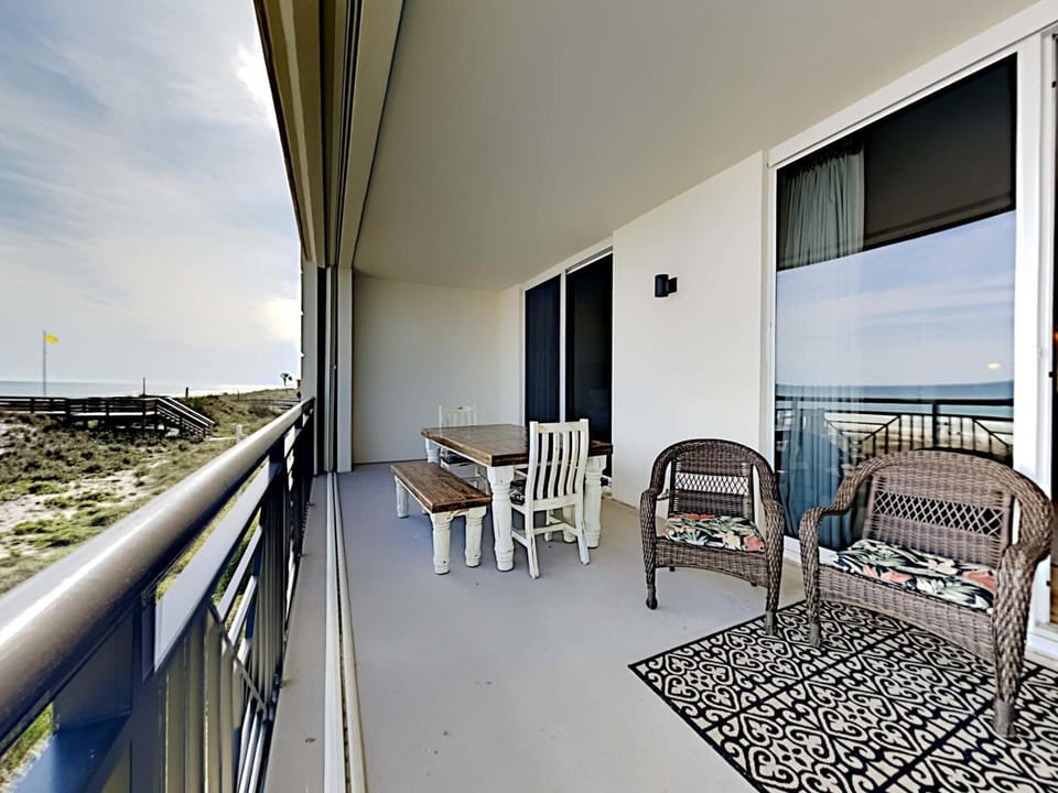 Balcony/Terrace, Seating area, Dining area, Sea view