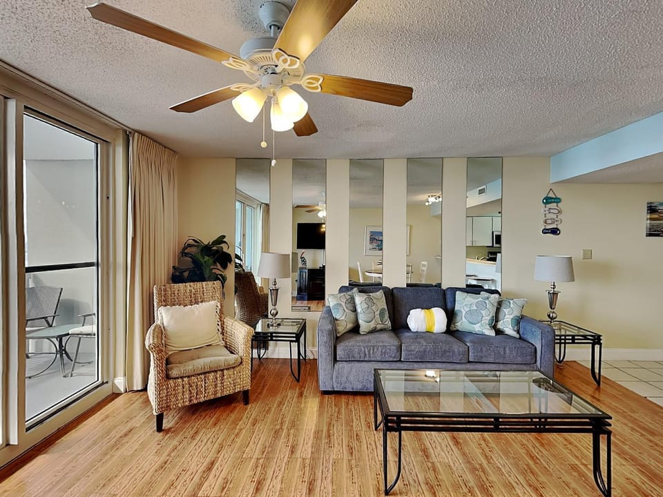 Balcony/Terrace, Living room, Seating area, furniture