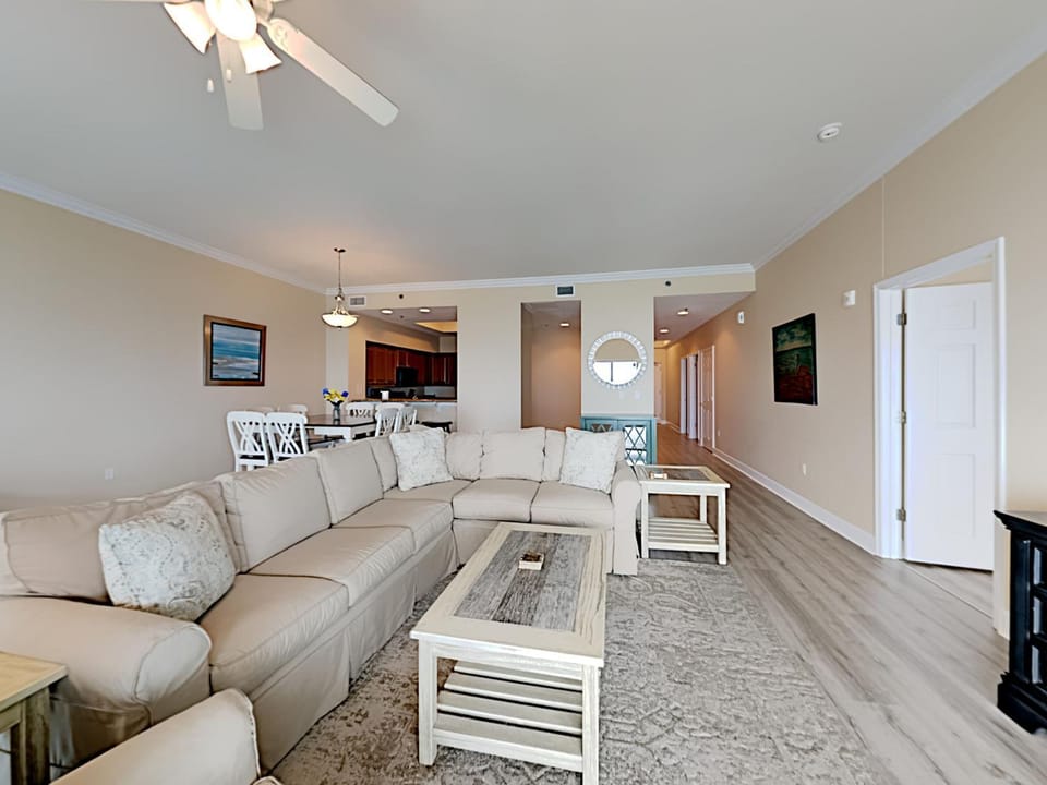 Kitchen or kitchenette, Living room, Seating area, Dining area, furniture