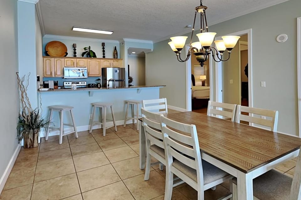 Kitchen or kitchenette, Dining area, air conditioner