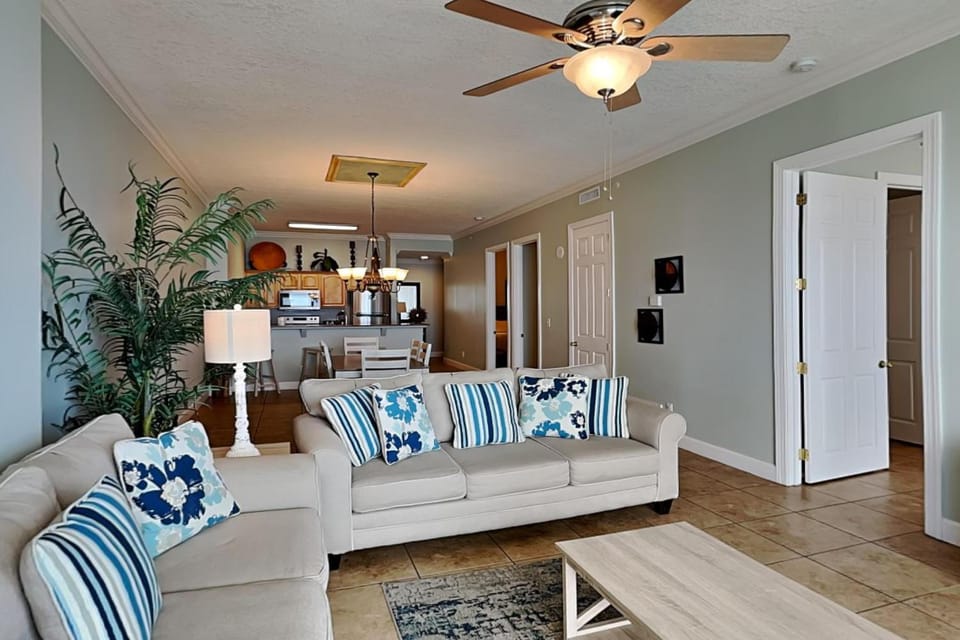 Kitchen or kitchenette, Living room, Dining area, furniture