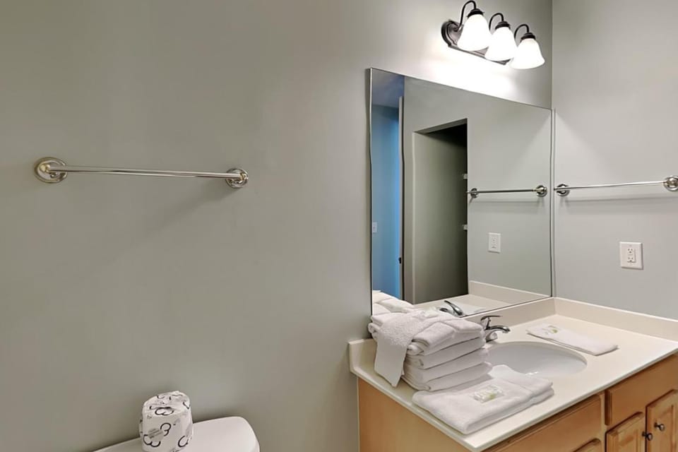 Toilet, Bathroom, towels