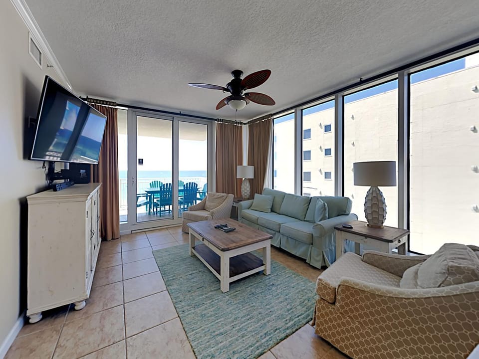 TV and multimedia, View (from property/room), Balcony/Terrace, Living room, Seating area, Sea view, furniture