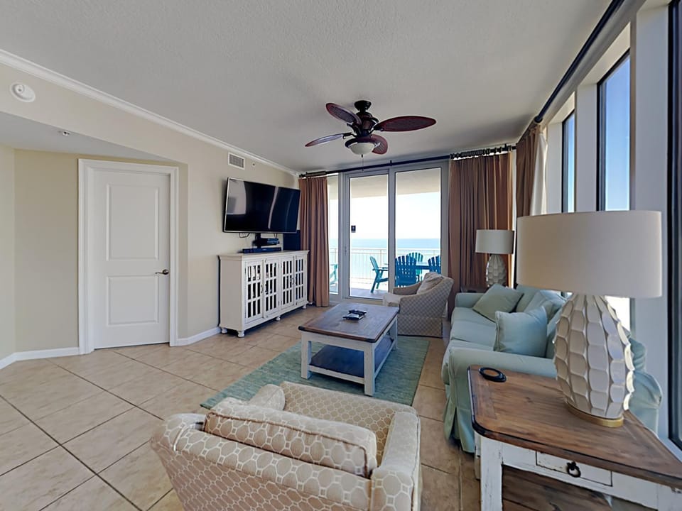 TV and multimedia, Balcony/Terrace, Living room, Seating area, Sea view, furniture