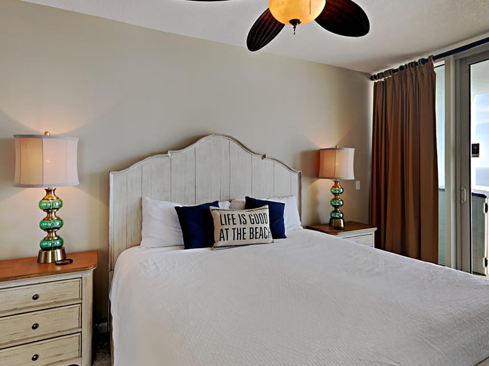 Bed, Balcony/Terrace, Bedroom