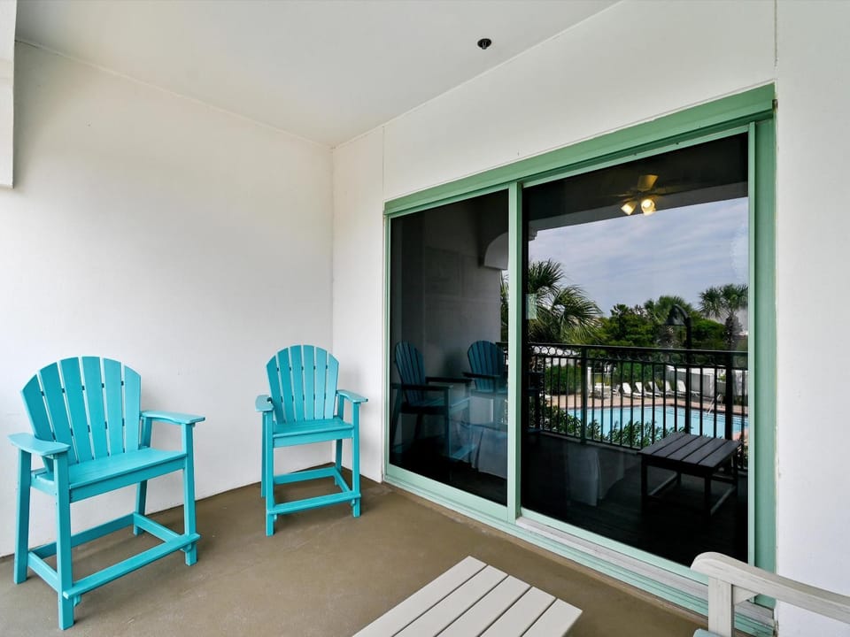 Balcony/Terrace, Seating area, Pool view, furniture