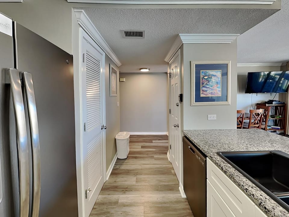 TV and multimedia, Kitchen or kitchenette, Dining area, storage, air conditioner