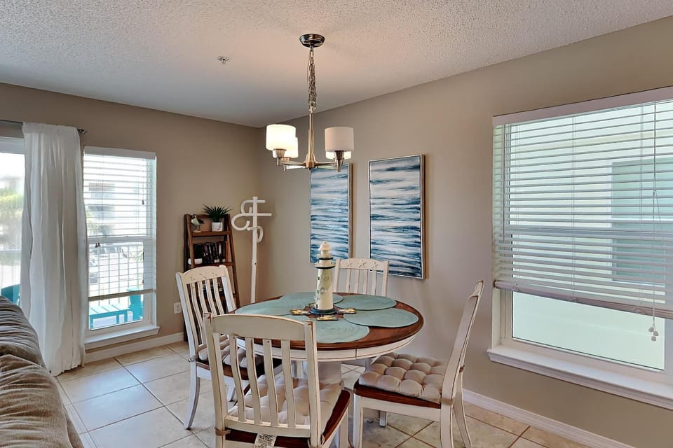 Balcony/Terrace, Dining area, furniture